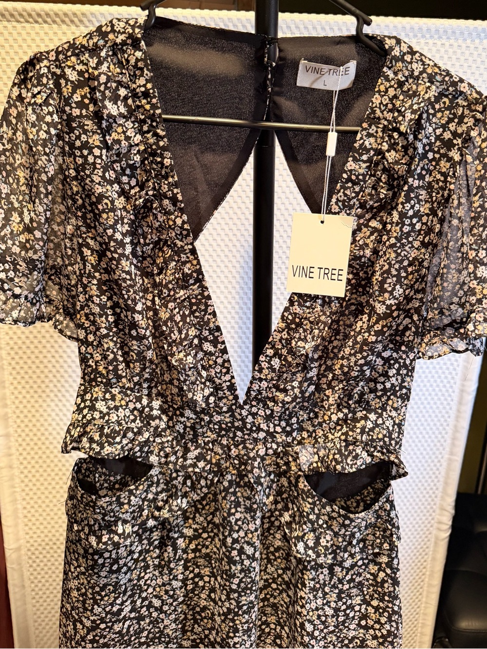 Vine Tree Floral Above Knee Dress. NWT - Picture 4 of 5